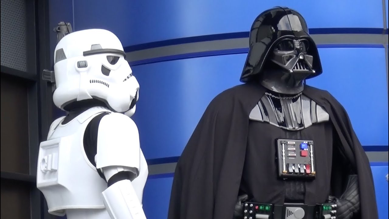 ダース ベイダーdarth Vader ディズニーランドで発見 スターウォーズも今はdisney Youtube
