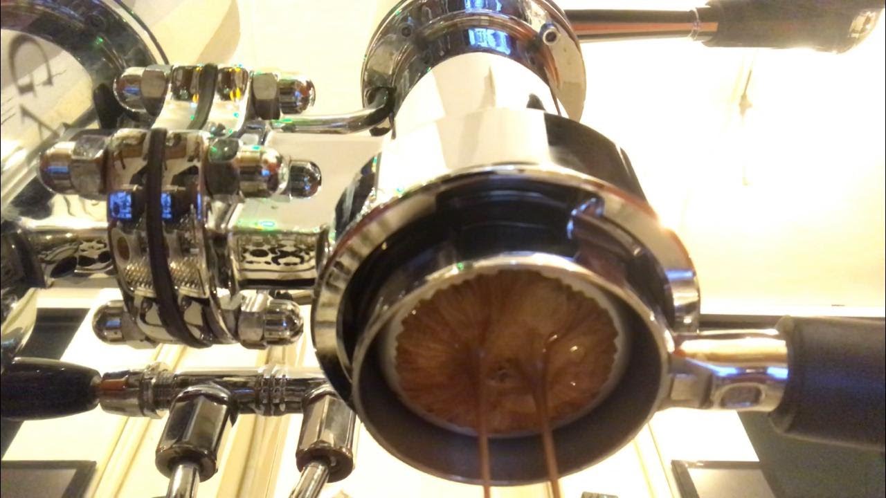 Bezzera Strega Lever Espresso shot with Ureka Mignon Silenzio