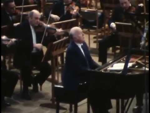 Sviatoslav Richter & Kirill Kondrashin play Mozart Piano Concerto no. 18 - video 1977