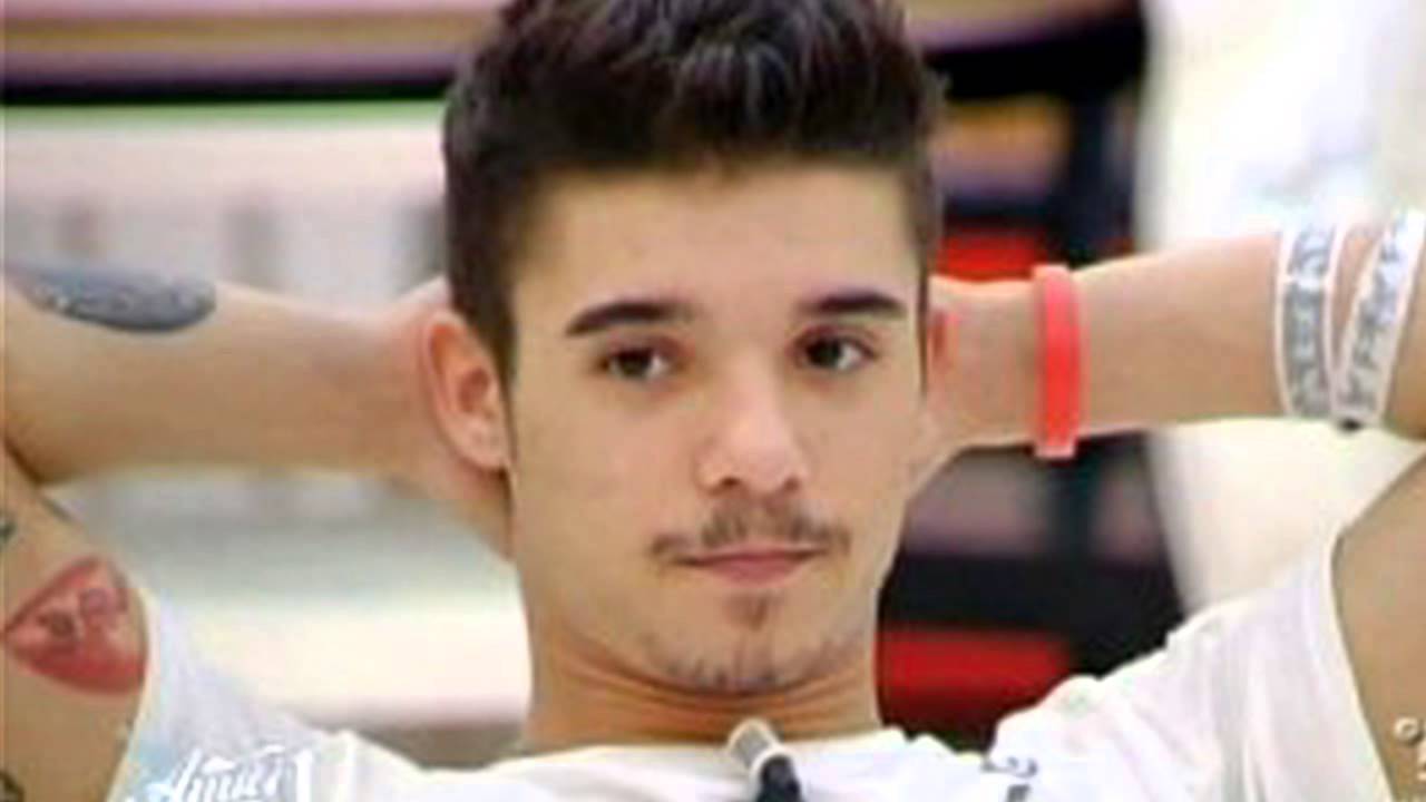 MORENO DONADONI IL RAPPER BOICOTTATO AD AMICI 2013 - YouTube