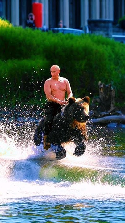 Президент Путин катается на медведе по улице - YouTube