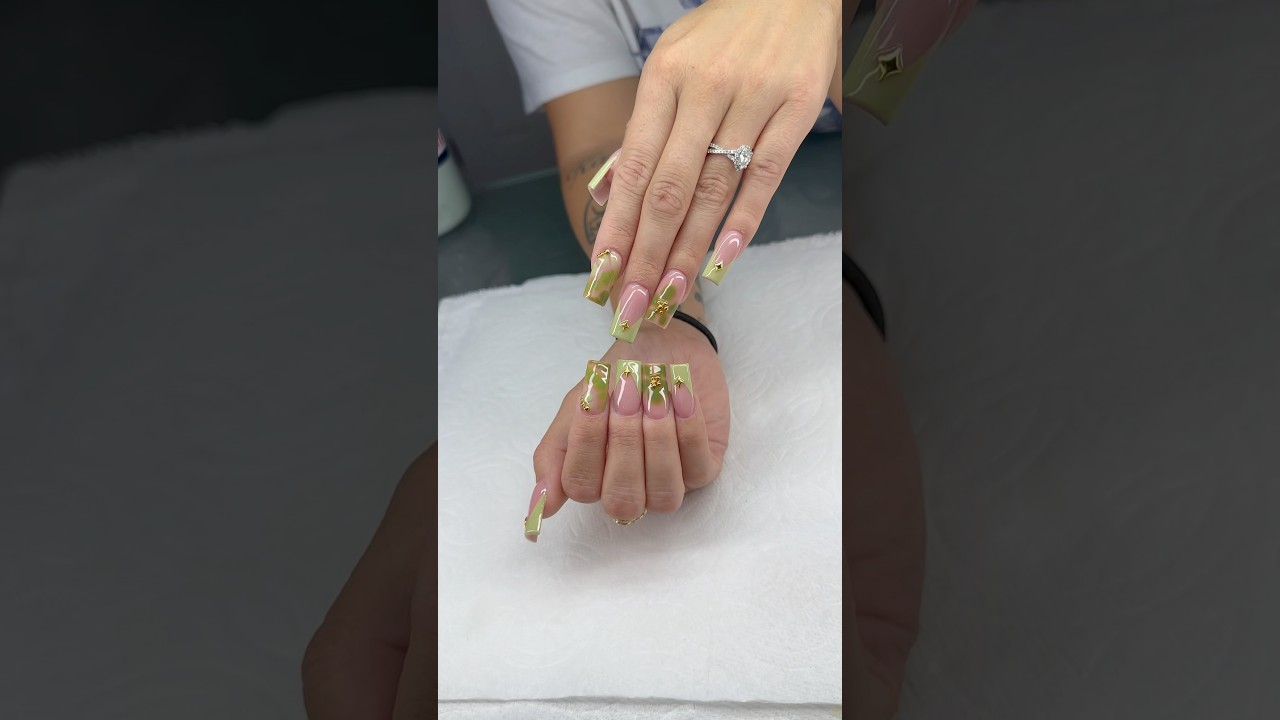 Green on green 💚  fall colors  