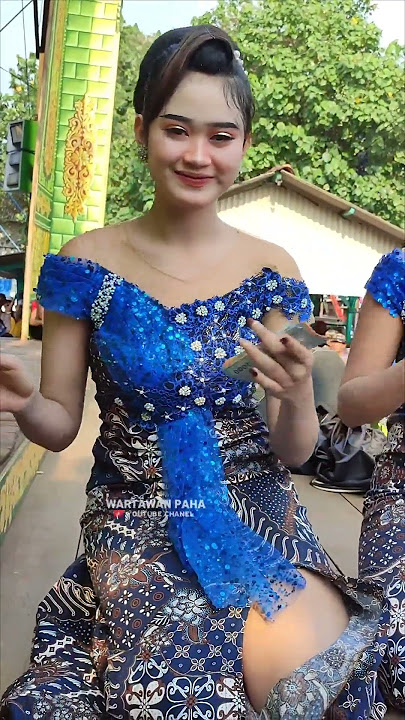Salwa Santika Zoom Paha