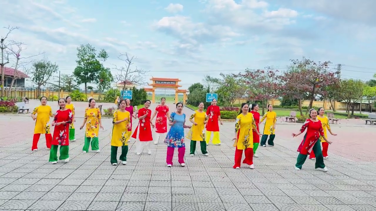 Điệp khúc xuân: Nhóm nhảy Trần xá Quảng bình 