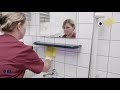 Reinigung und Desinfektion in Kliniken (Sanitärbereich) - Schulungsvideo
