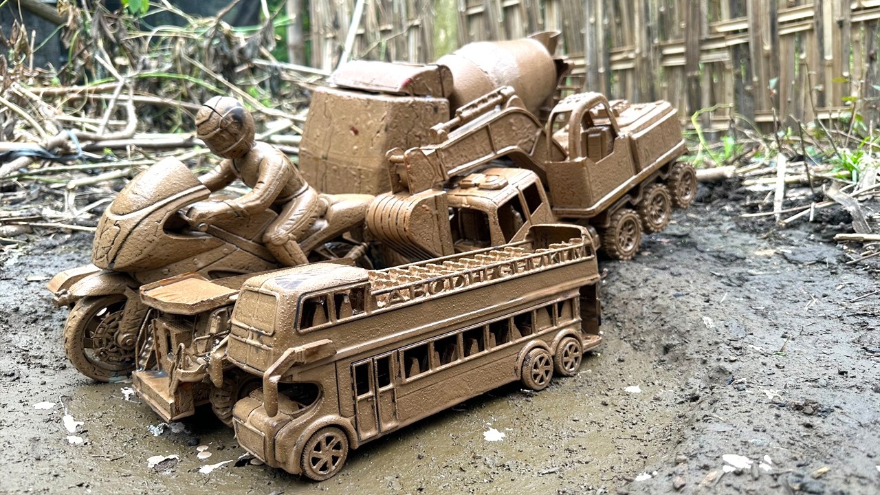 Temukan & Membersihkan Mainan Berlumpur, Truk Molen Besar, Mobil Ambulance, Mobil Polisi, Tank Baja