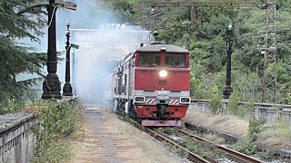 Тепловозы 2ТЭ10М и 2ТЭ116У в Абхазии. Diesel locomotives 2TE10M and 2TE116U on the Abkhaz railway.