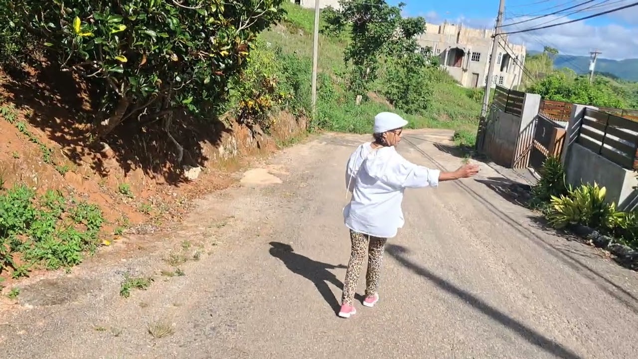 Walking through the country side of Mandeville Jamaica where we saw some beautiful houses.