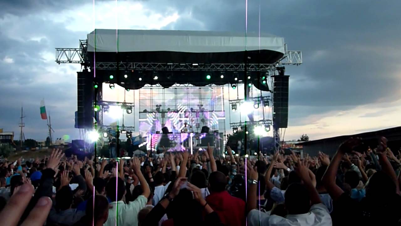 Armin van Buuren @ Cacao Beach 2011 END (Nirvana - Smells Like Teen Spirit (Myon & Shane 54 Bootleg)