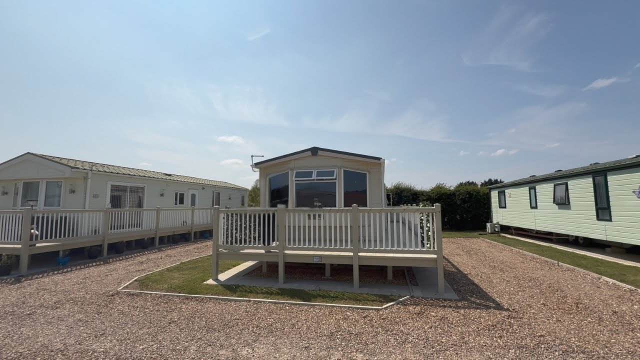 CHEAP 37X12FT 2-BEDROOM STATIC CARAVAN SITED WITH LOTS OF ADDED EXTRAS ON A 12-MONTH PARK NEAR SKEG!