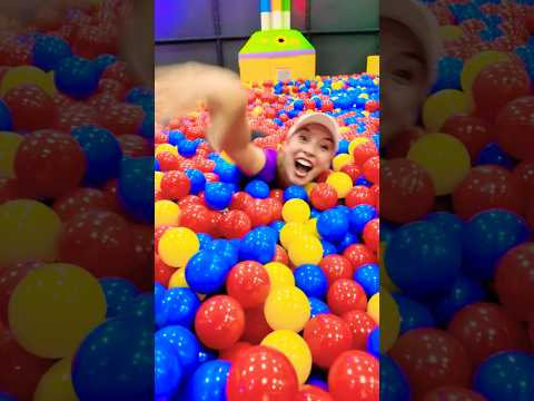 Nadando en un parque de bolas #cancionesinfantiles #cantajuego