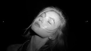 bak dünümde vardın yarınımda yoksun.