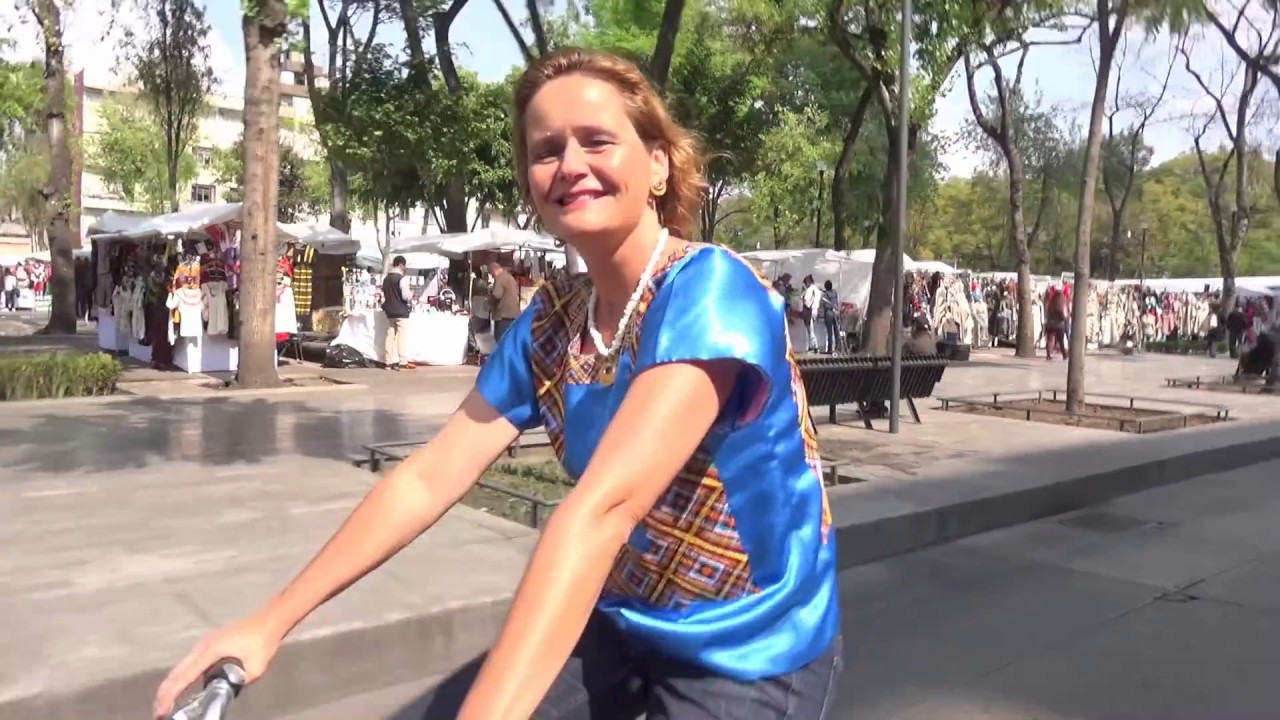 Carolina de Holanda - Nunca te olvidé - Cycling in Mexico City