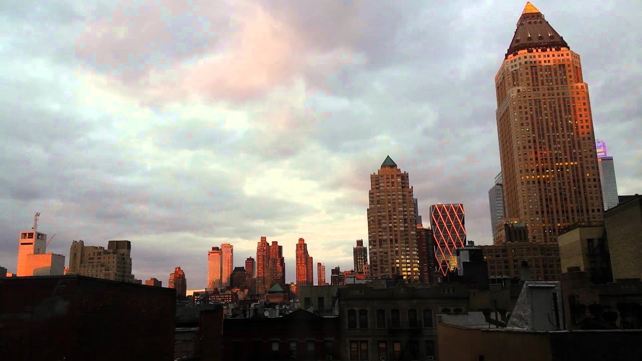 Short timelapse New York city hell's kitchen skyline - YouTube