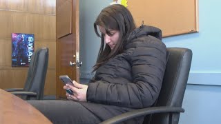 Doctors warn 'text' and 'tech neck' cause posture problems, deformities