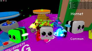 I GOT A  SHINY  HONEYCOMB BEE AND THEN SOMETHING CRAZY HAPPENED IN ROBLOX BUBBLEGUM SIMULATOR!!!