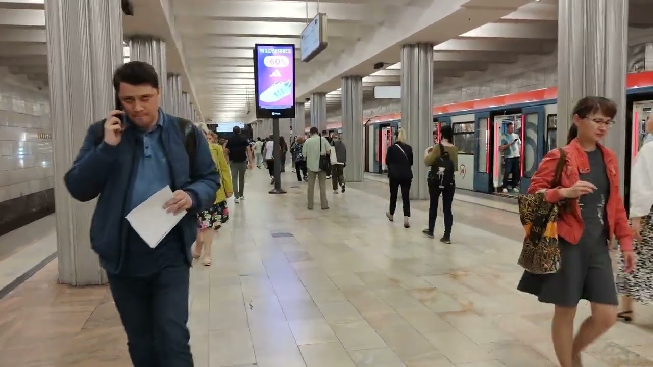 Метро Октябрьское поле - трёхпролётная колонная станция мелкого заложения открыта в 1972 году #metro