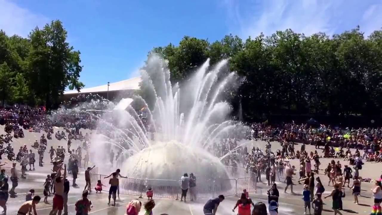 International fountain, Gay Pride Fair. I love the random water sprays.