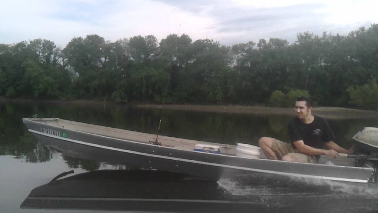 Jon Boat River Race : Its a tie - YouTube