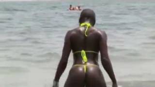 ⁣**VIDEO** Sexy Black Girl In Yellow Thong G-String Ass Tits  Bikini Walking On The Beach (Video)
