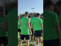 Clerc vuelve a los entrenamientos… ¡Y no se libra del pasillo! 😜 #elchecf #laligahypermotion