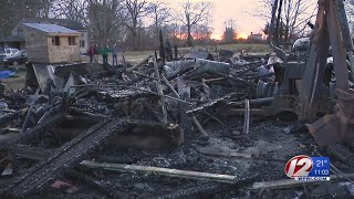 Fire destroys barn, kills hundreds of chickens