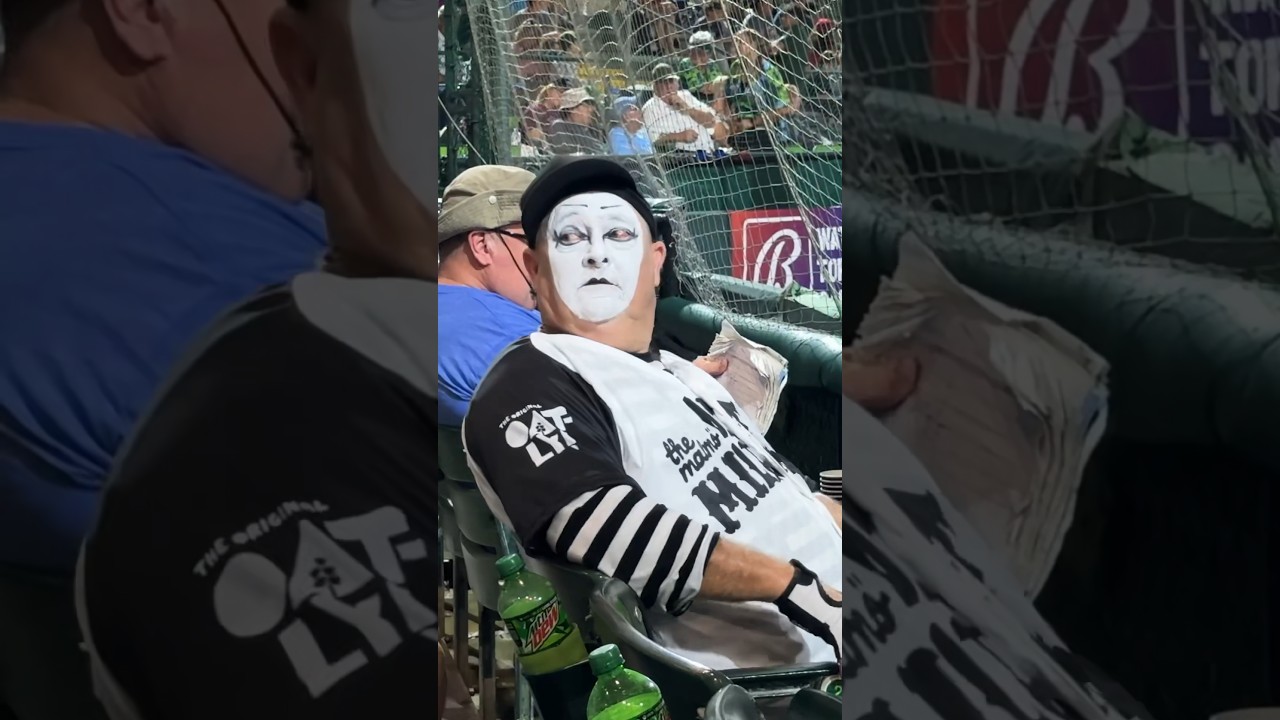 VIP Massage with Tom mime Seaworld 😂😆 