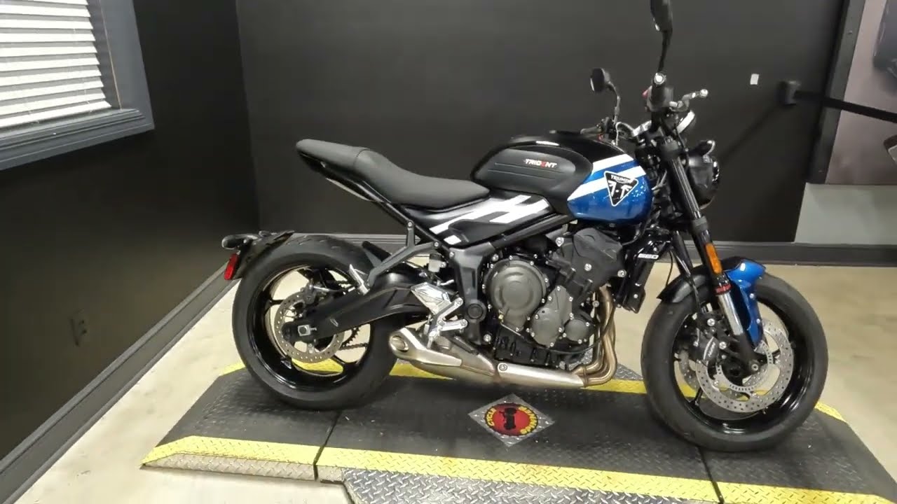 New Cobalt Blue / Sapphire Black 2025 Triumph Trident 660