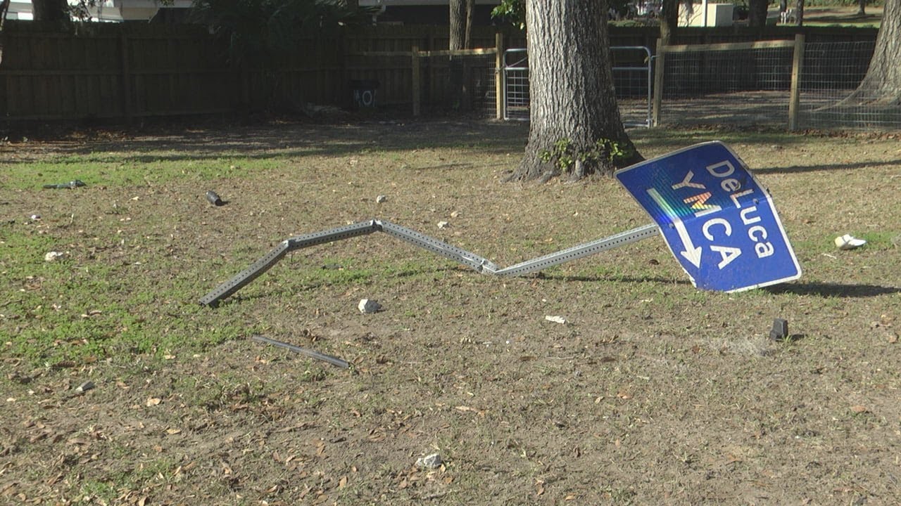 ‘I saw a lot of police’: Ocala neighborhood blocked off by police after deadly car crash