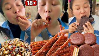 Hồi nhỏ mẹ không cho ăn, coi TikTok đồ vặt Trung Quốc