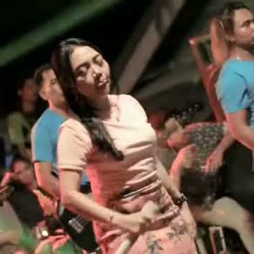 STORY WA SYAHIBA SAUFA GOYANGAN HOTT..