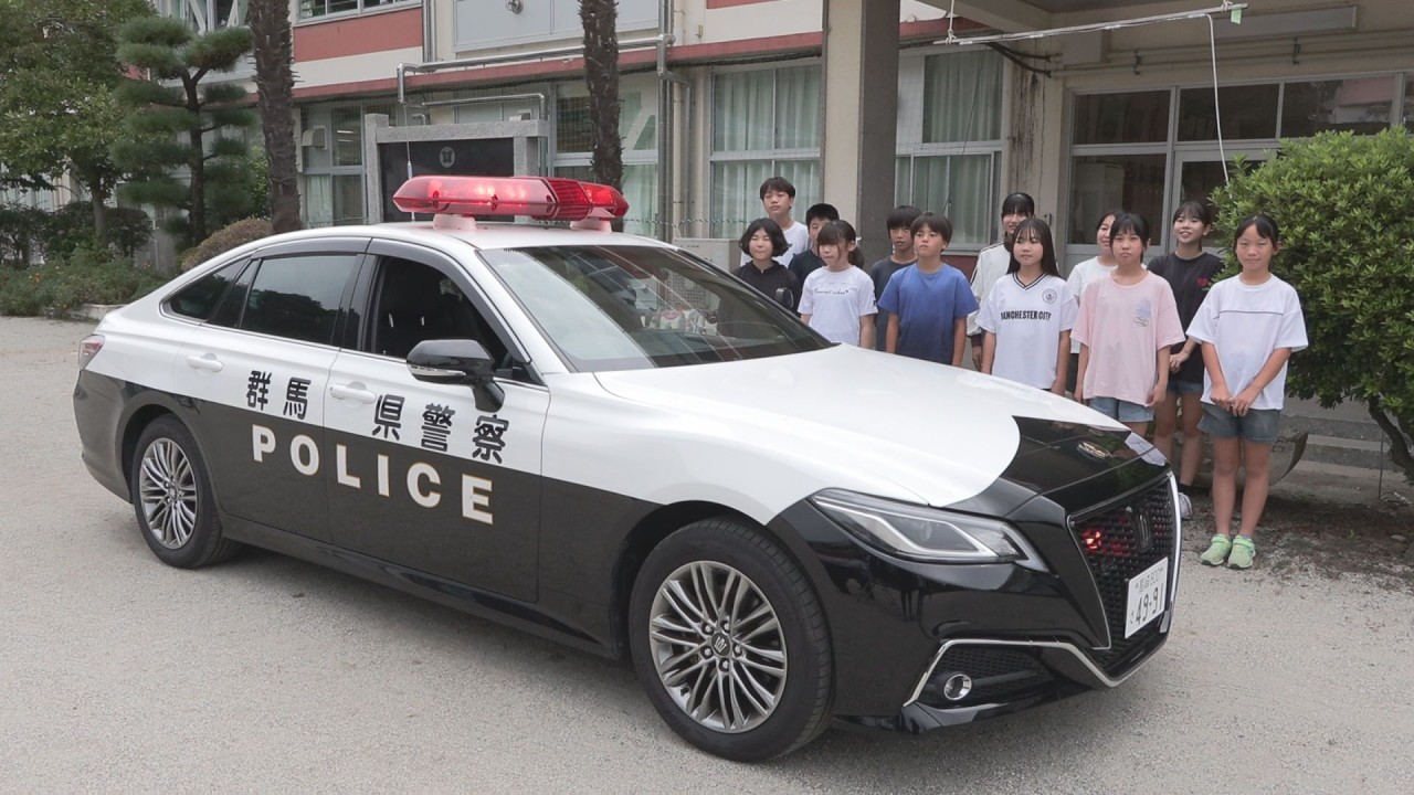Elementary students in Annaka, Gunma call for traffic safety (09