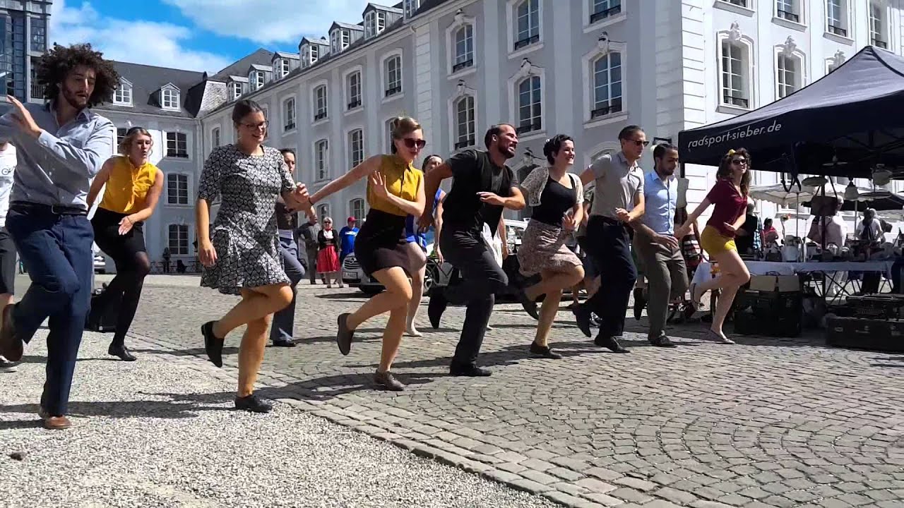 Ella Routine - Gotta pepple in my shoes (flash mob am Schloss Saarbrücken) 2015