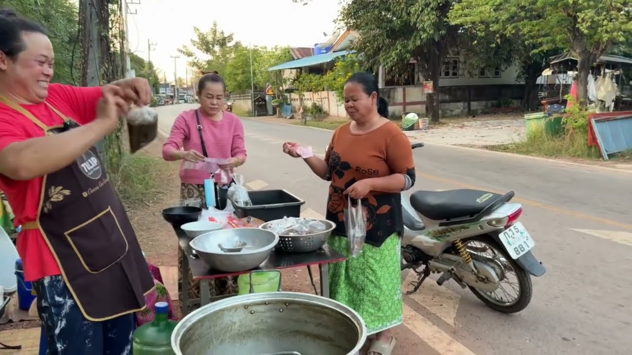 แกงเห็ดขมสูตรนี้บอกเลยว่าอร่อยสุดๆ ลูกค้าทั้งหมู่บ้านมาซื้อไม่ขาดสาย ขายดีสุดๆ
