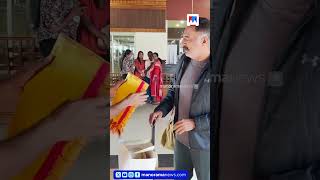 നടൻ പ്രകാശ് രാജിന് ഊഷ്മള സ്വീകരണം; നെടുമ്പാശേരിയിൽ എത്തിയത് DYFI സംസ്ഥാന സമ്മേളനത്തിന് #DYFI