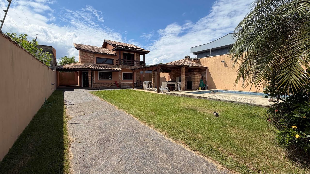 CASA LADO PRAIA COM PISCINA À VENDA EM ITANHAÉM – 500M DO MAR!