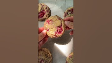 These vanilla raspberry cookies might be the best cookies I’ve made yet!