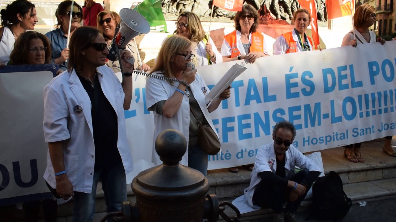 Els treballadors de l'Hospital de Sant Joan protesten contra les retallades - YouTube