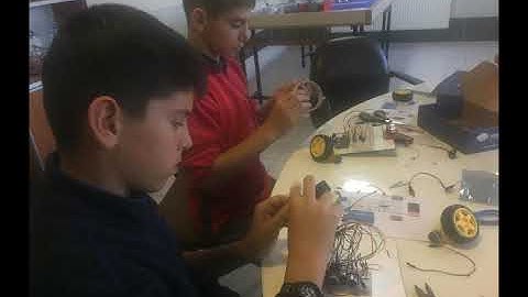 Arduino ile Engelden Kaçan Araç