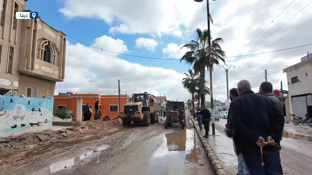 حملة في بلدة الطيبة بريف درعا لتحسين الواقع  الخدمي وتنظيف الشوراع وإزالة التعديات