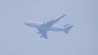 FAREWELL TO CATHAY PACIFIC CX 8747 JUMBO 747 LOW PASS VICTORIA HABOUR