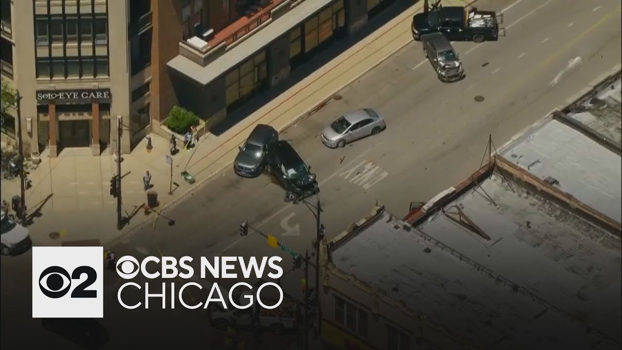 CTA bus hits multiple vehicles on city's South Side | Raw Video - YouTube