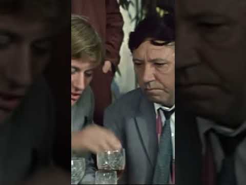 Ты зачем усы сбрил? #shorts // 'Бриллиантовая рука'.