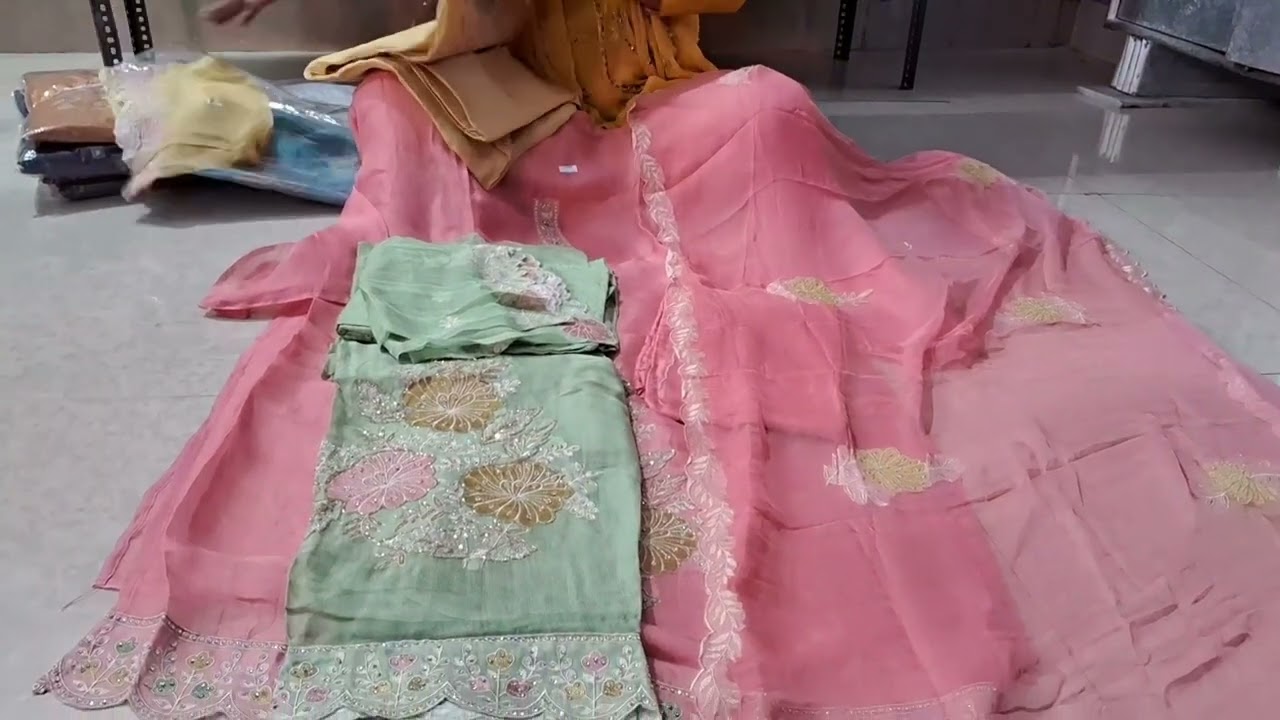 👉Wow Beautiful burbari ke suit 👉No.9758644724👌🛍🛍👌