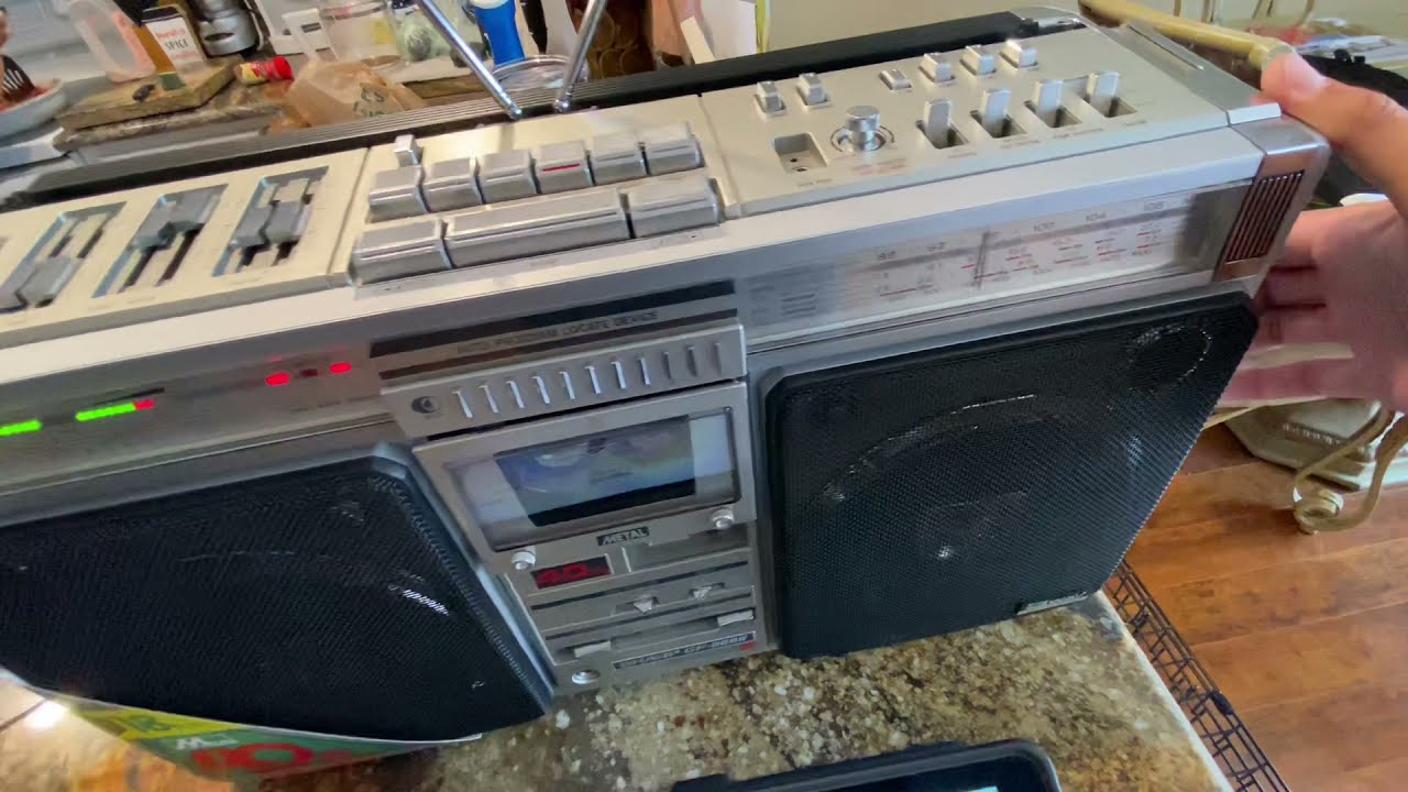 Sharp GF-9696 80"'s Boombox