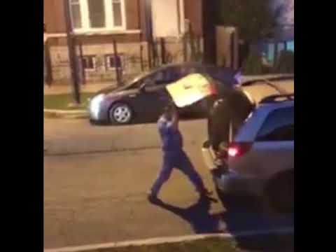 Fight between cyclist and motorist in Chicago's Wicker Park