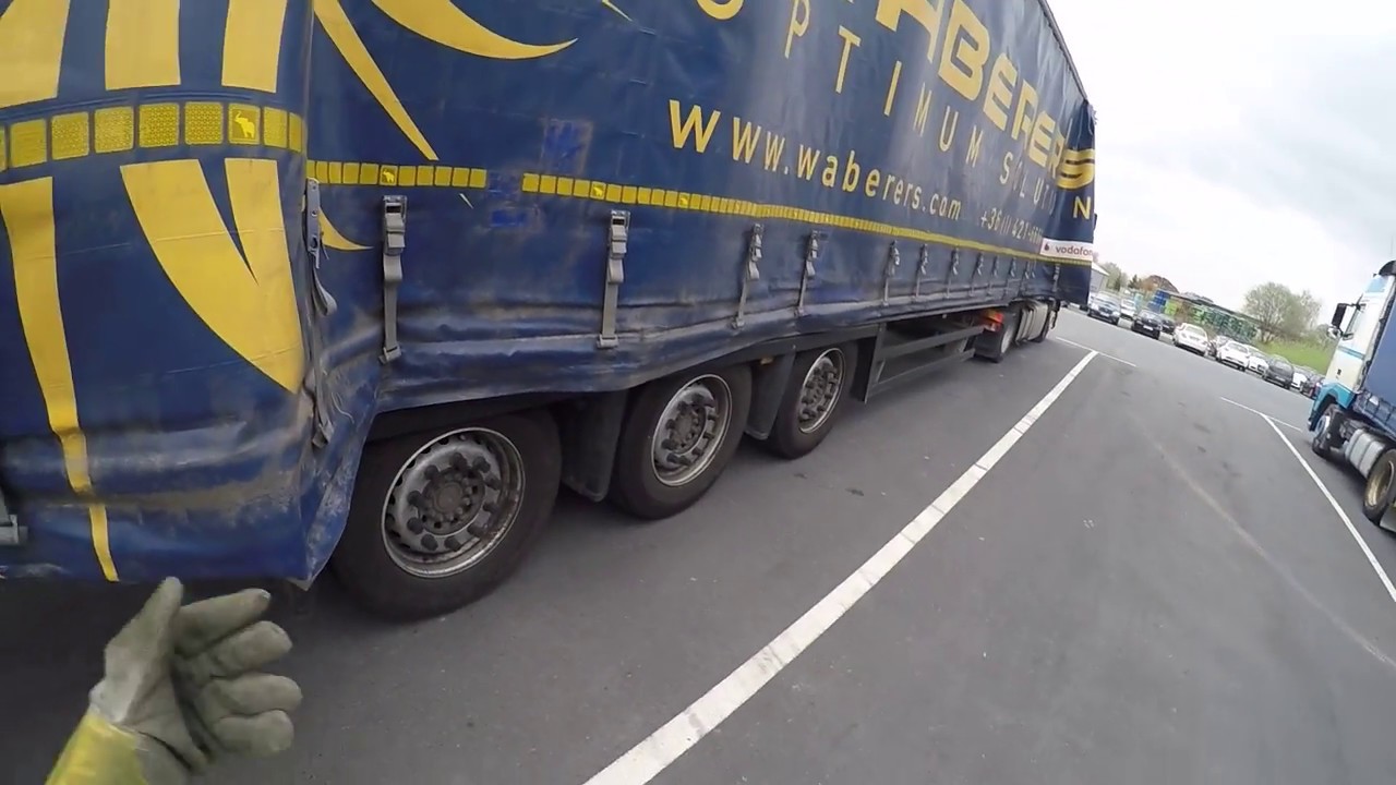 Pótkocsi tetejének kiemelése 3 méterre új pótkocsin