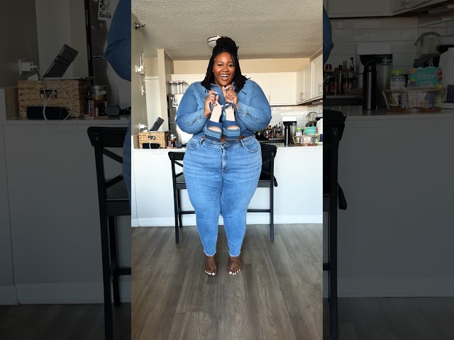 These jeans?? These shoes??? 🤯🤯🤯 Link to outfit detals on my channel page #denimlook #styleinspo class=