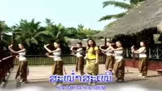 Video thumbnail of "ຮັກເຄິ່ງທາງ Huk Kheung Thang - Alouny Dalavong [Lao MV L-MV]"