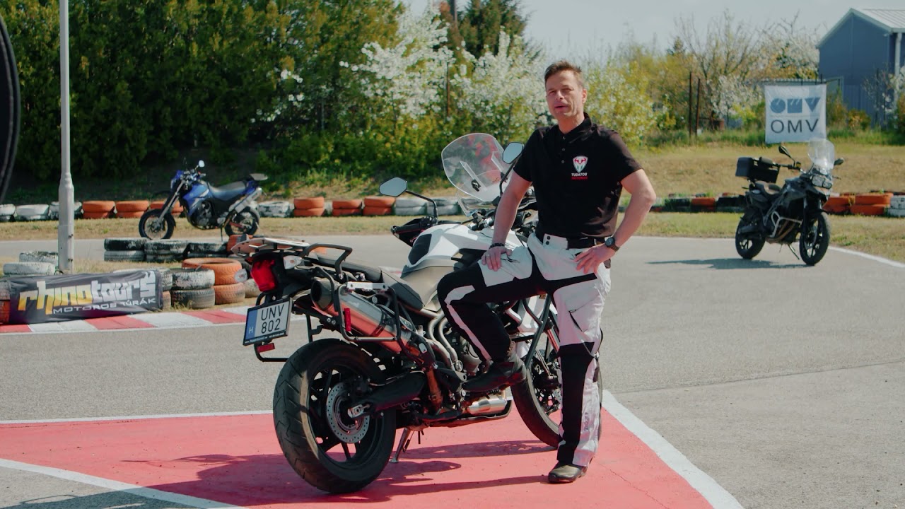 Nyomvonal: Motordöntés kanyarban - Motorozástan powered by MaxxMotion